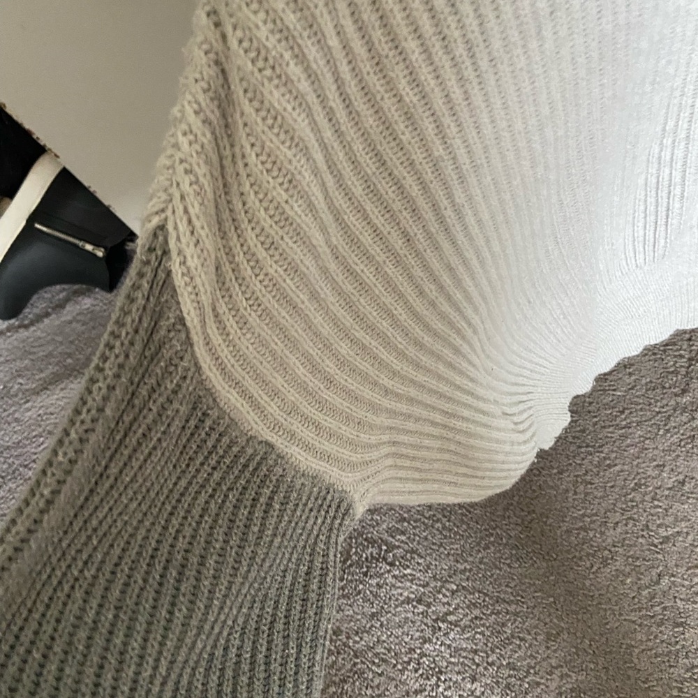 Colorblock sweater - Picture 2 of 3